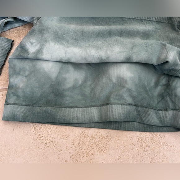 Lululemon Long Sleeve crop Top, size 10, Green marble tye dye, Bra with Padding - Picture 4 of 9